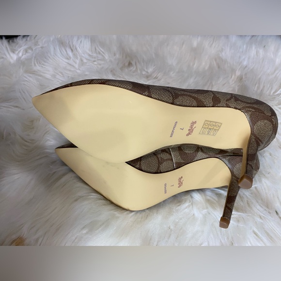 COACH NEW HEELS. - Picture 8 of 10